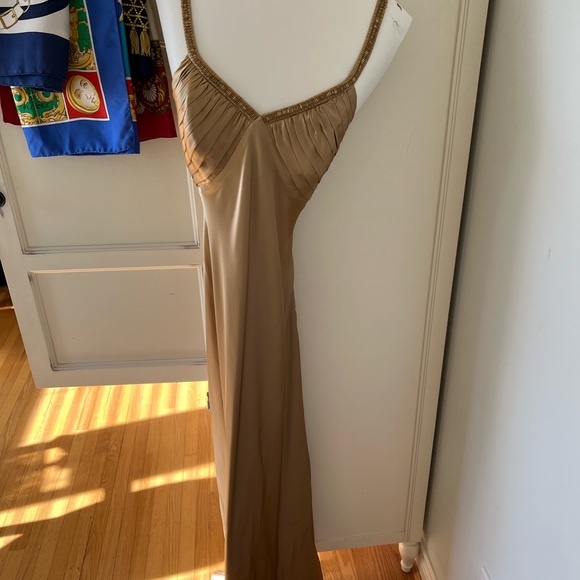 Boutique Golden Gown Maxi Dress Laundry By Shelli Segal - Picture 3 of 16